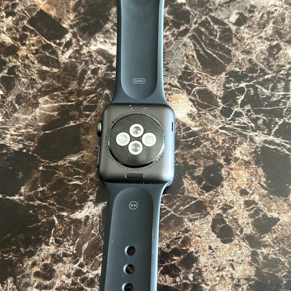 Apple Watch Series 3 - Picture 2 of 3